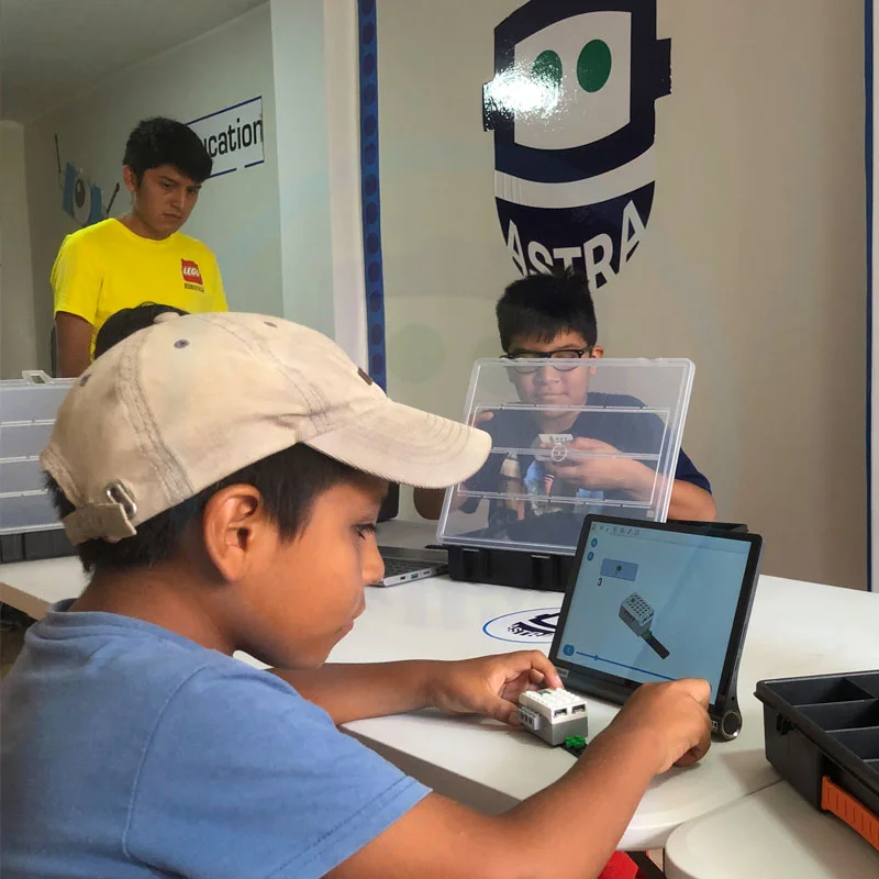 Adolescentes en robótica Arduino